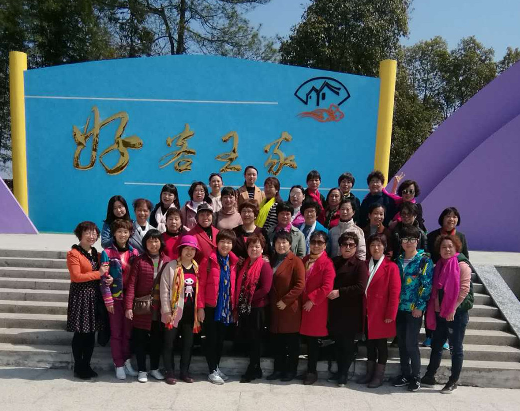 上饒中材“三(san)八節”組織女工踏(tà)青郊遊